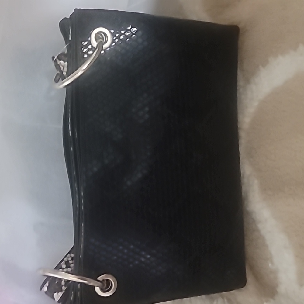 Olivia Miller Crossbody - Picture 4 of 13
